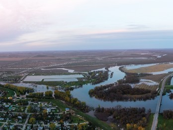 Inondation de la rivi�re Rouge, � Morris, au Manitoba
