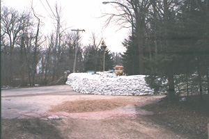 Construction of a sandbag dike in St. Norbert, 1997